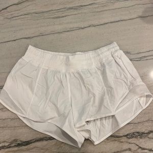 Lululemon hotty hot low-rise lined shorts 2.5"